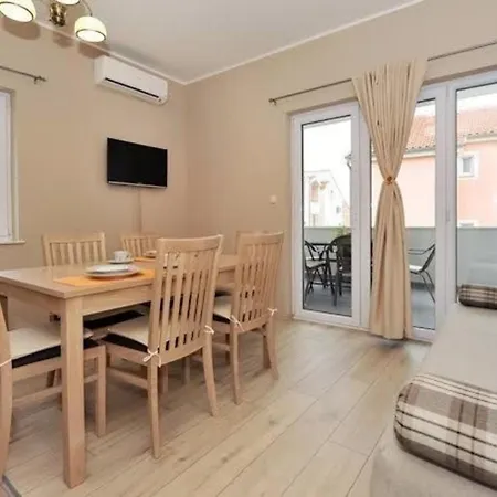 Studio Fur 6 Personen Ca 55 Qm In Srima, Dalmatien Norddalmatien - B60481 *